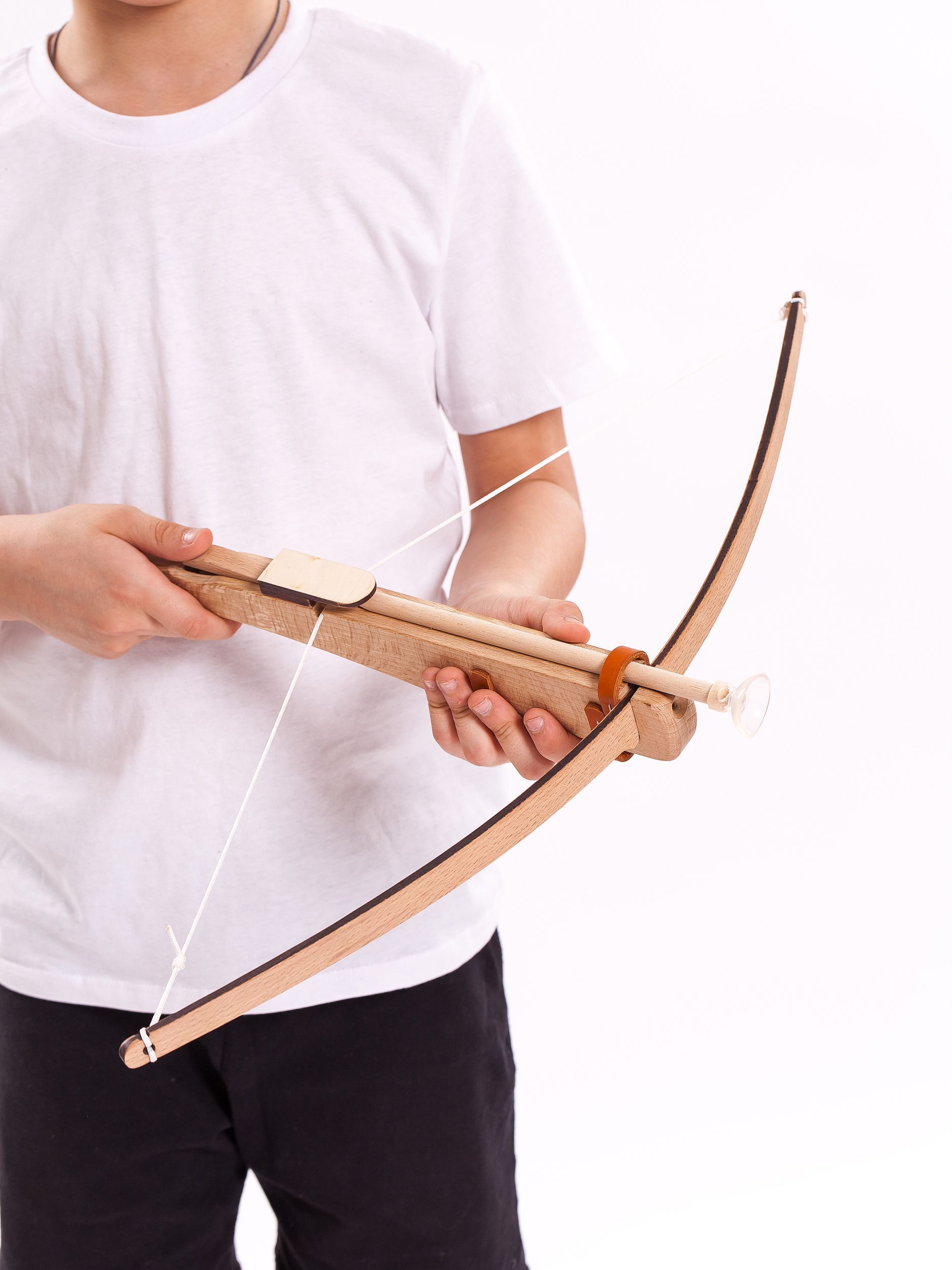 Купить Деревянный детский арбалет с двумя стрелами на присосках оптом