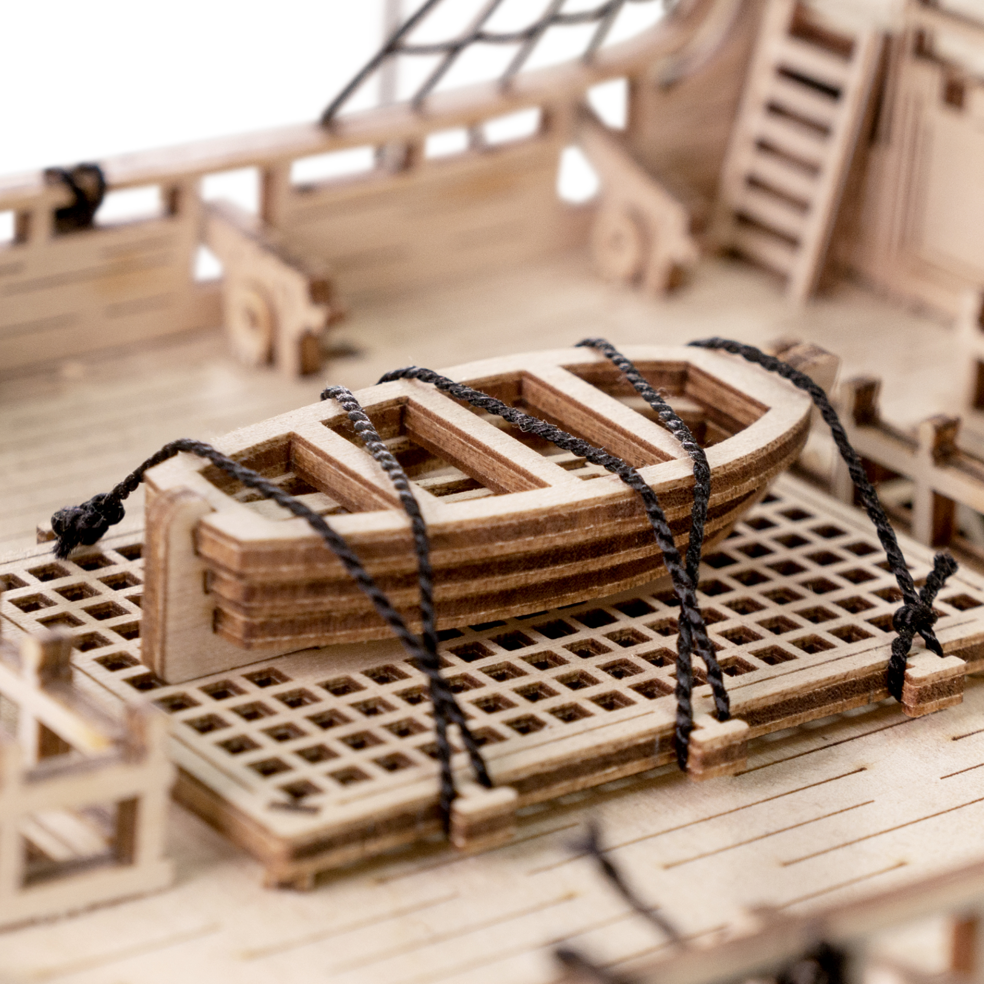 Купить Сборная модель из дерева Lemmo Корабль Утренняя Звезда (красные паруса) оптом