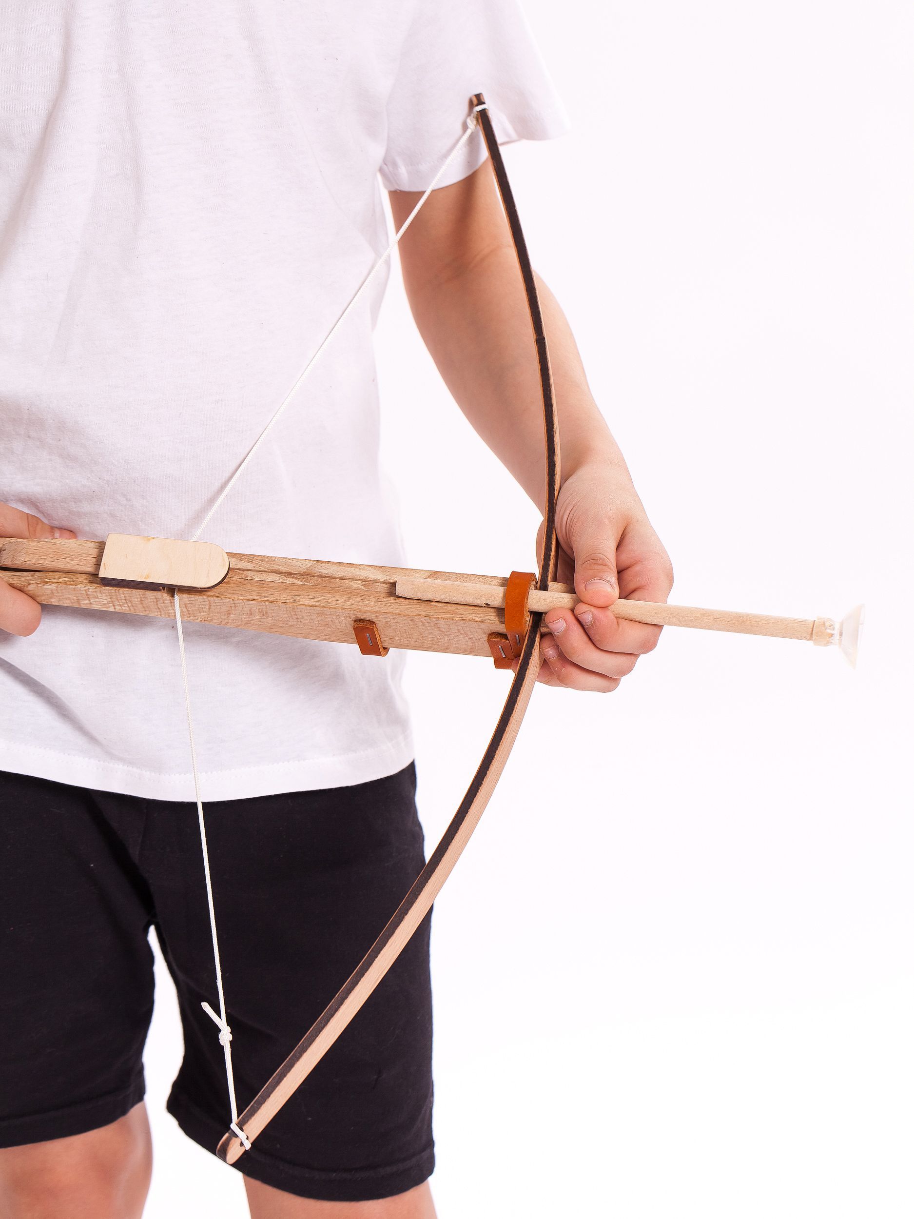 Купить Деревянный детский арбалет с двумя стрелами на присосках оптом