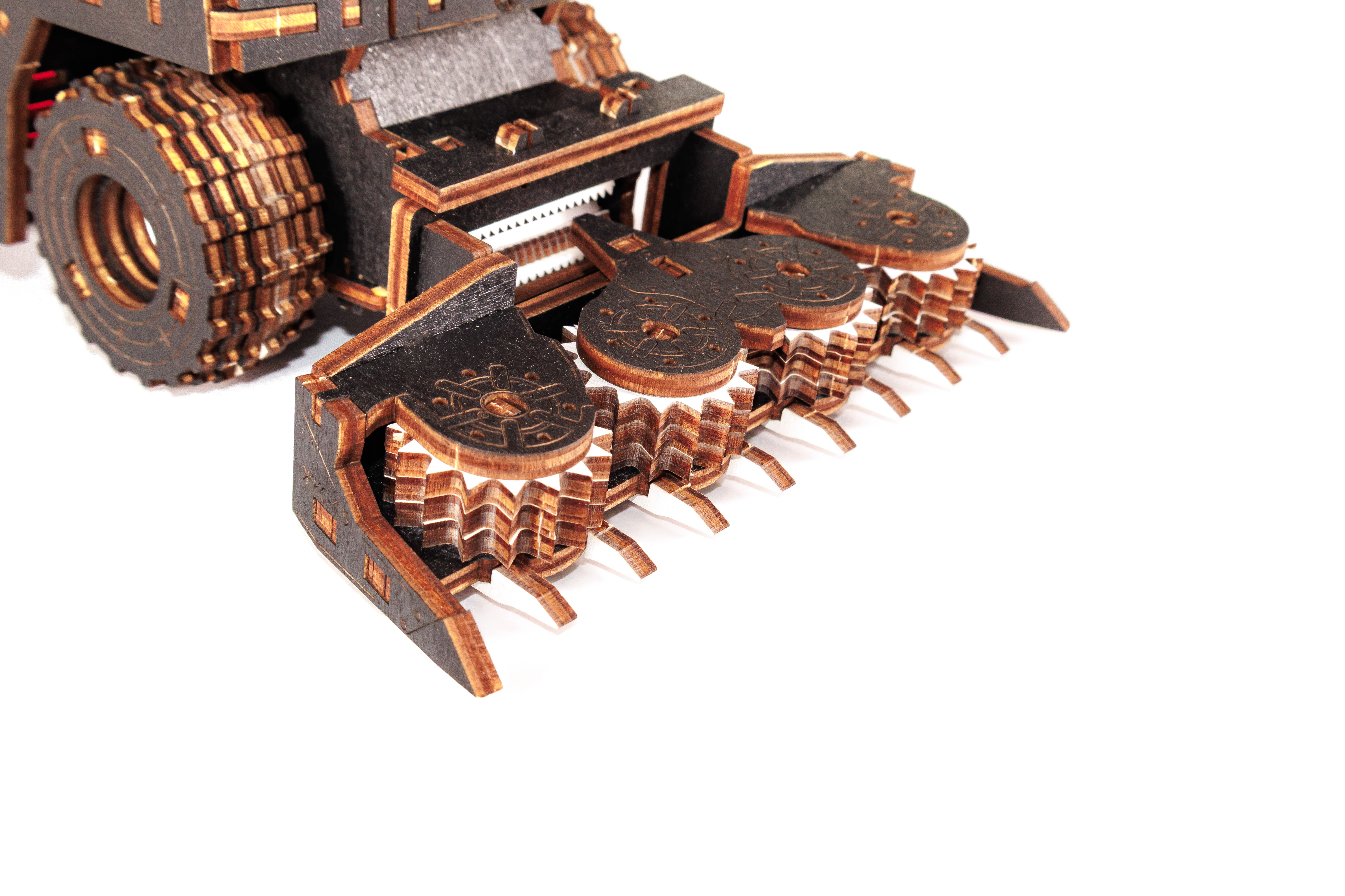 Купить Деревянный конструктор, сборная модель EWA Комбайн FS80 PRO цветной оптом