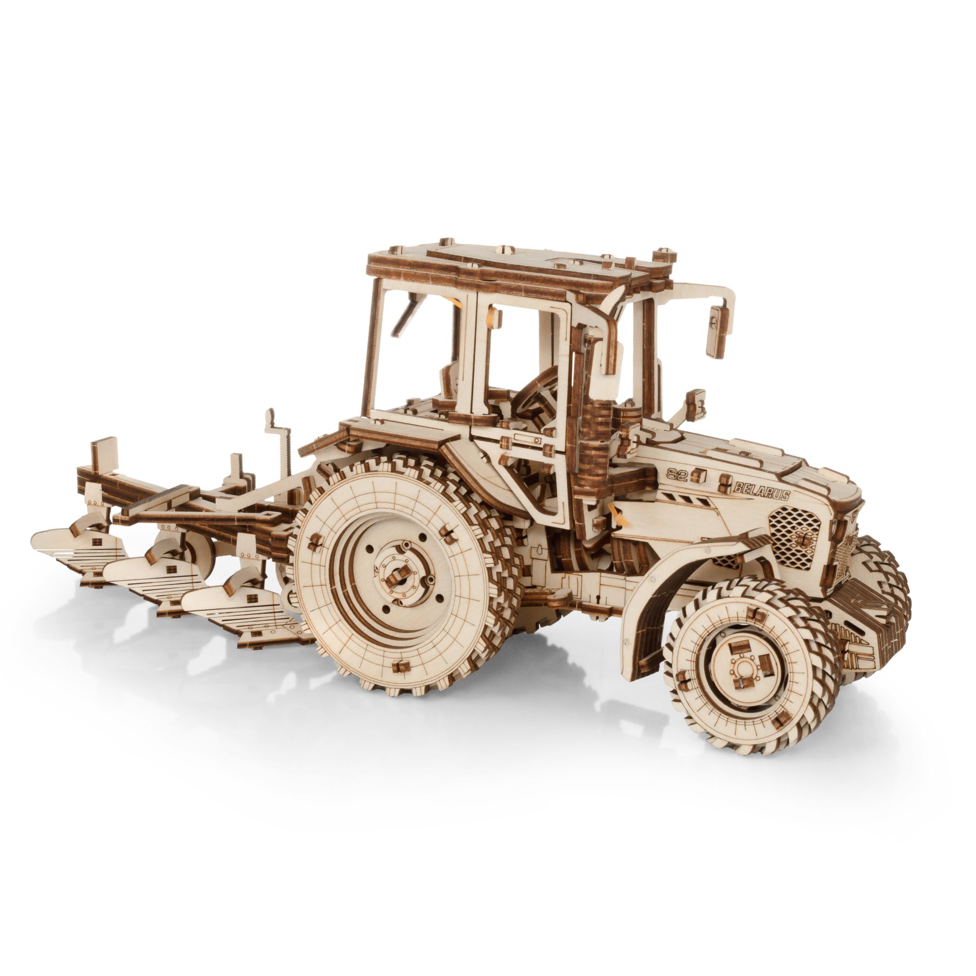 Купить Сборная модель деревянная 3D EWA Трактор БЕЛАРУС 82.3 с плугом оптом