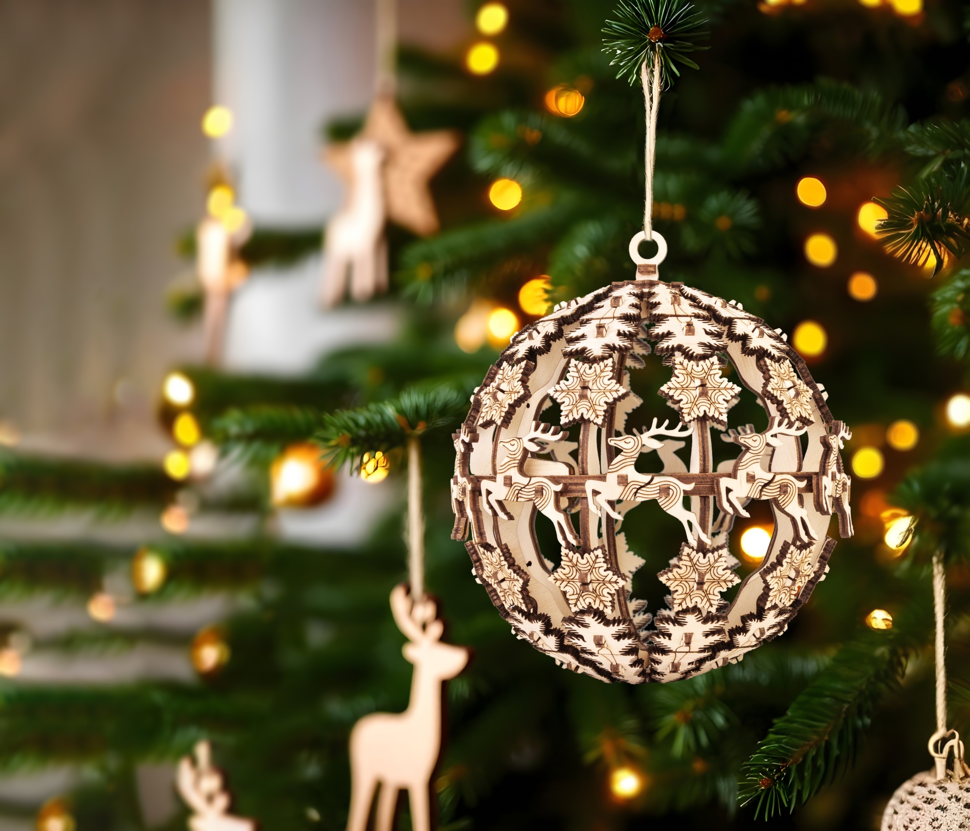 Купить Деревянный конструктор EWA Новогодний шар для подарков оптом